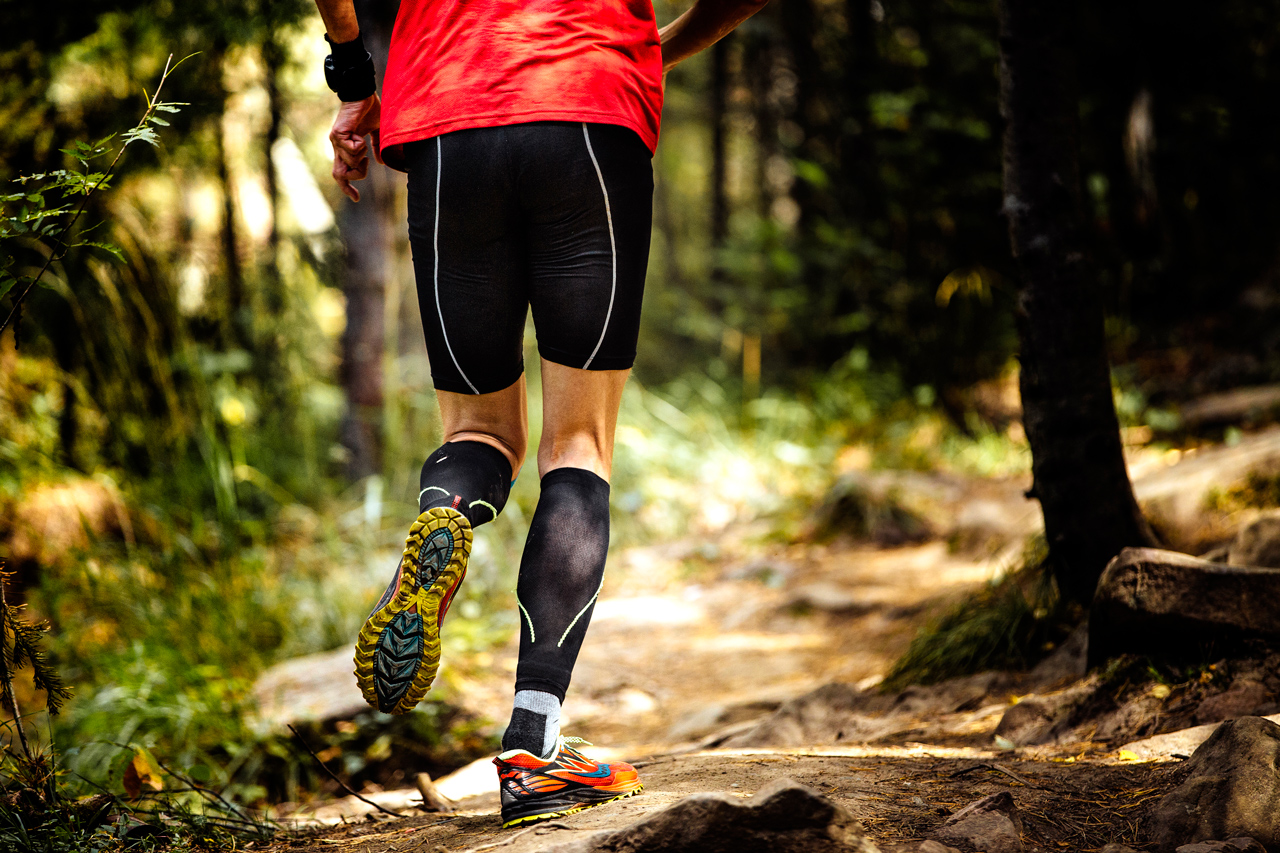 correr-trail-montana-medias-compresion-ropa-piernas - de Running